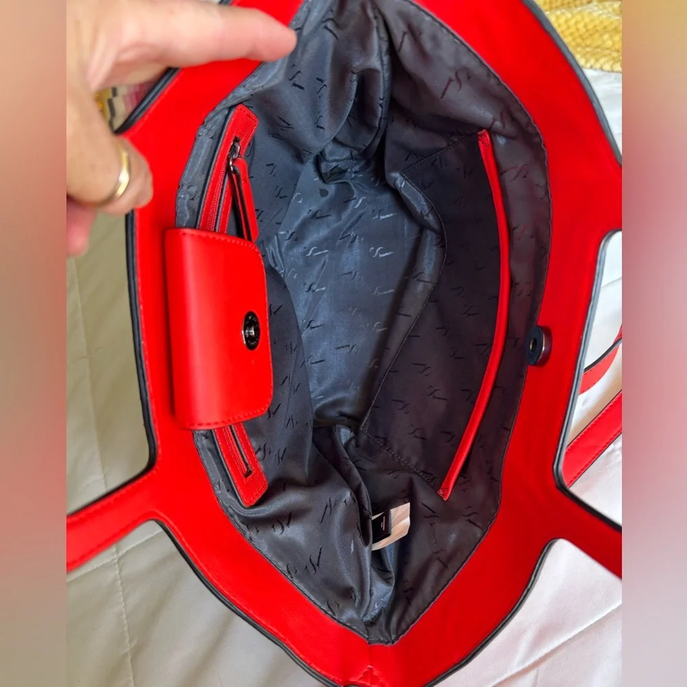 Simply Vera Wang Stylish Red and Tan Women's Bag - Picture 8 of 16